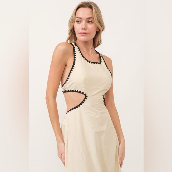726. Alene Contrast Trim Cut Out Detail Maxi Dress in Ivory - Picture 6 of 7